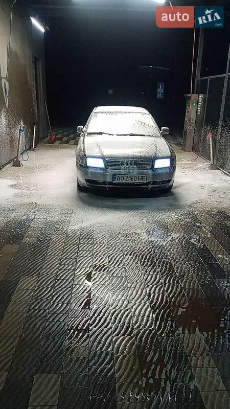 Седан Audi A4 1997 в 