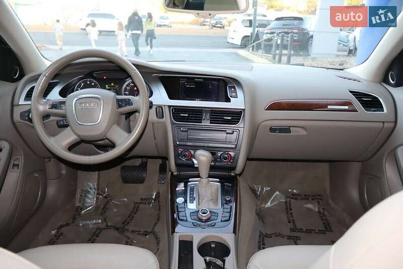 Седан Audi A4 2012 в Львові