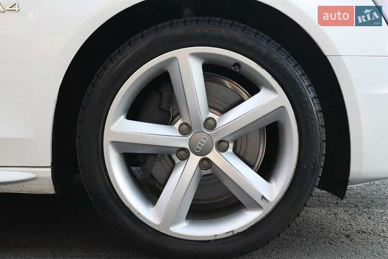 Седан Audi A4 2012 в Львові