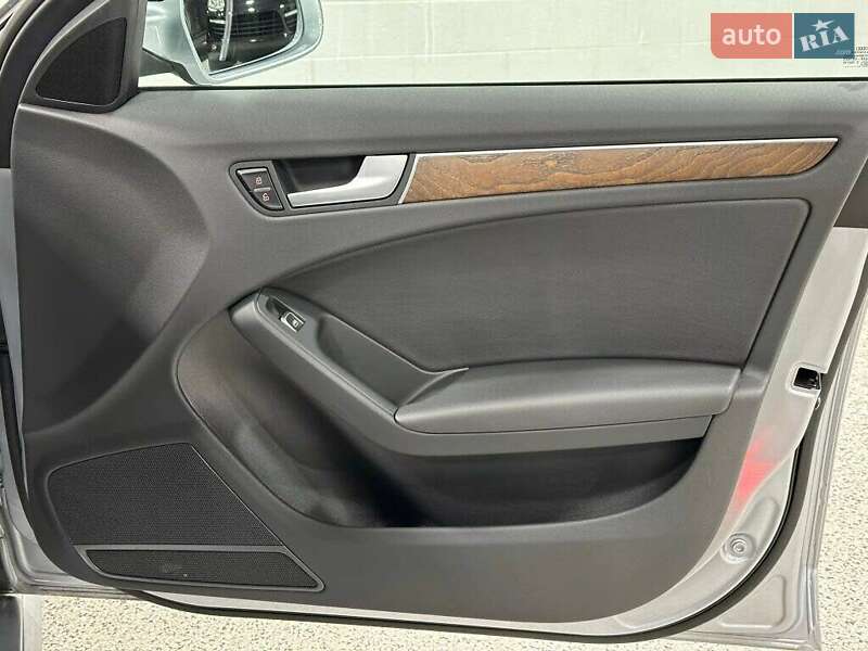 Седан Audi A4 2015 в Львове