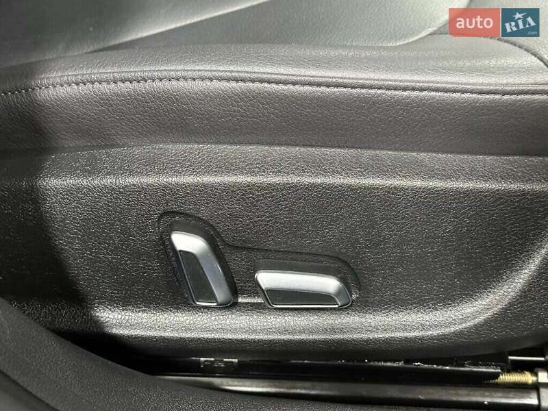 Седан Audi A4 2015 в Львове