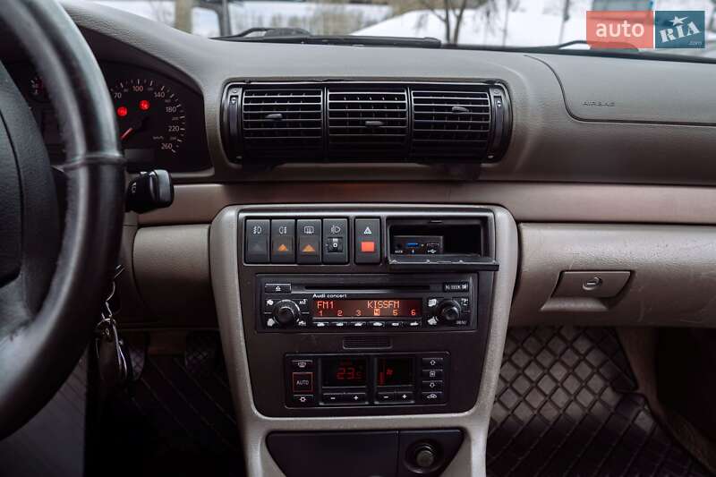 Седан Audi A4 1998 в Киеве