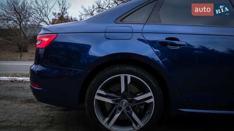 Седан Audi A4 2017 в Киеве