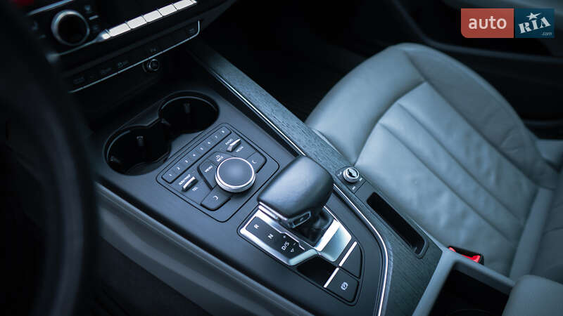 Седан Audi A4 2017 в Киеве