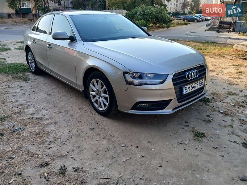 Седан Audi A4 2012 в 