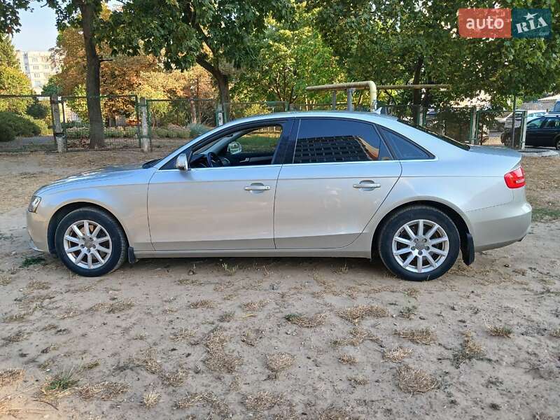 Седан Audi A4 2012 в Сумах