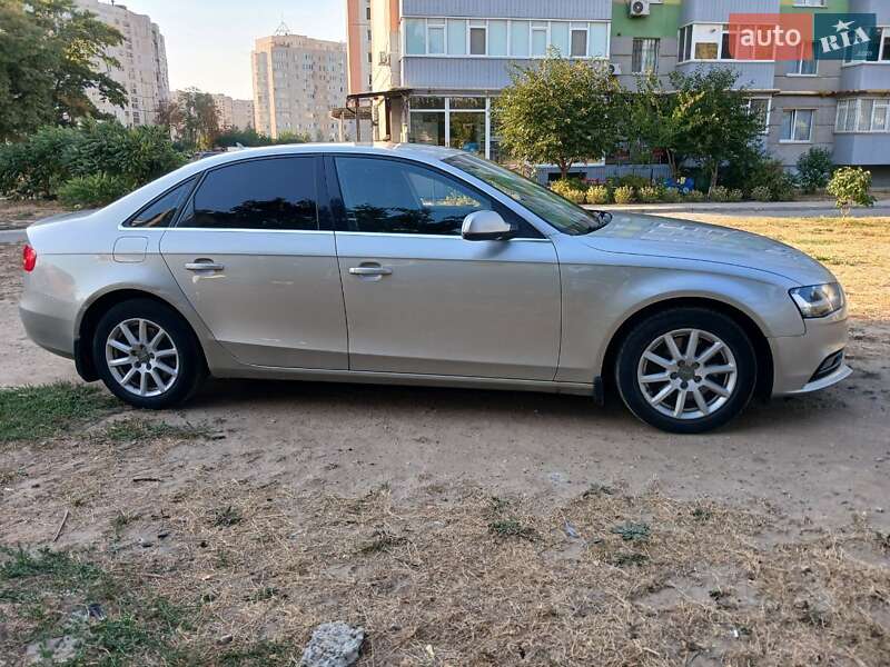Седан Audi A4 2012 в Сумах