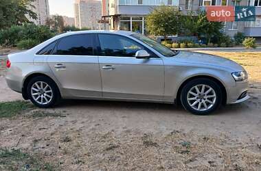 Седан Audi A4 2012 в 