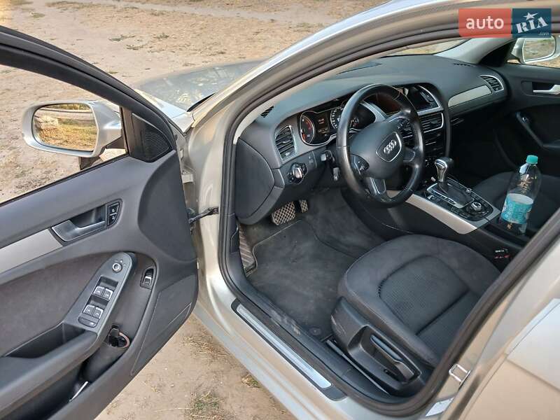 Седан Audi A4 2012 в Сумах