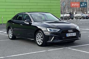 Седан Audi A4 2022 в 