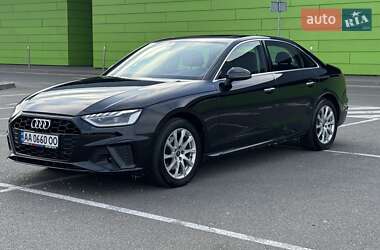 Седан Audi A4 2022 в 
