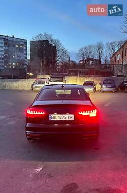 Седан Audi A4 2023 в 