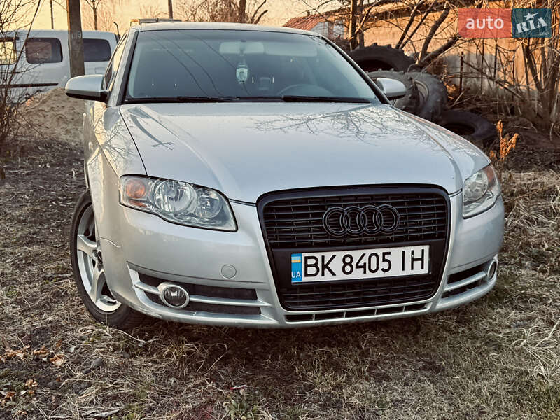 Седан Audi A4 2004 в Млинове