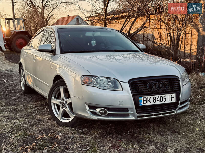 Седан Audi A4 2004 в Млинове