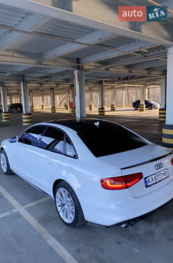 Седан Audi A4 2015 в 