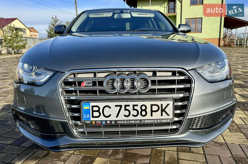 Седан Audi A4 2013 в Львове