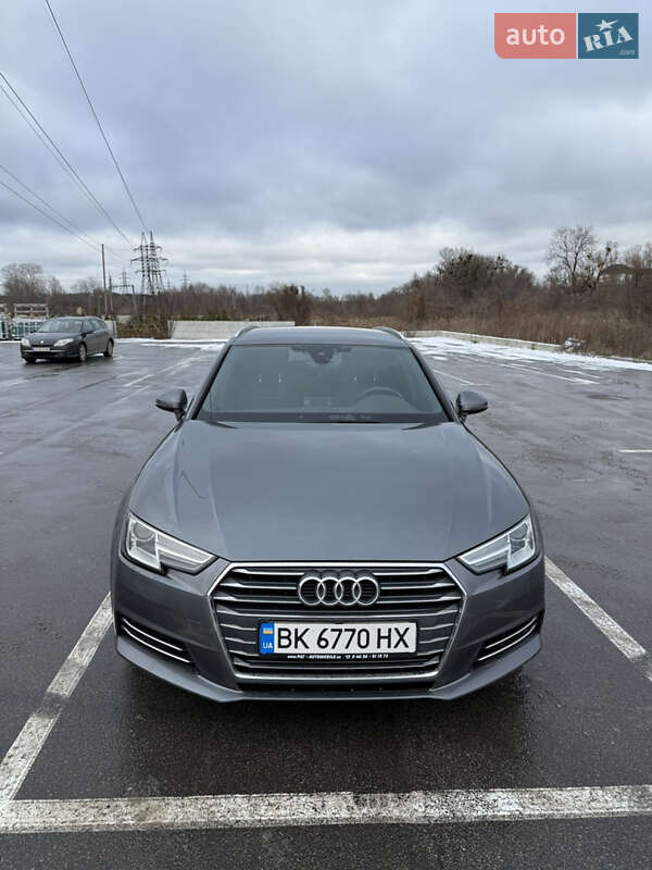 Универсал Audi A4 2017 в Киеве