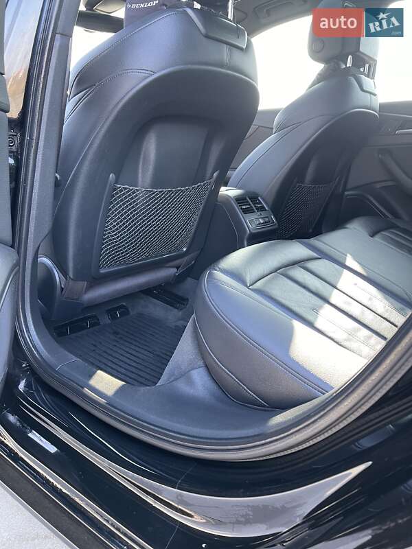 Седан Audi A4 2017 в Дніпрі