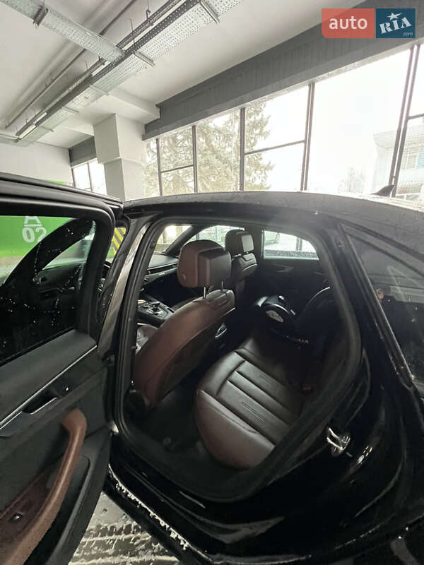 Седан Audi A4 2017 в Мостиске
