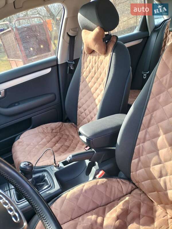 Седан Audi A4 2006 в Щирце