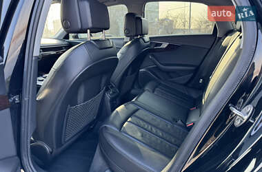 Седан Audi A4 2019 в 