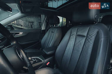 Седан Audi A4 2019 в 