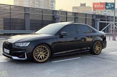 Седан Audi A4 2016 в Киеве