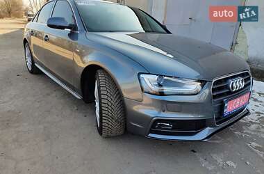 Седан Audi A4 2015 в Покровському