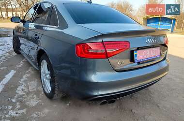 Седан Audi A4 2015 в Покровському