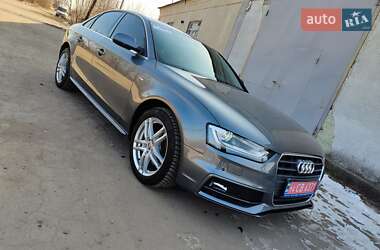 Седан Audi A4 2015 в Покровському