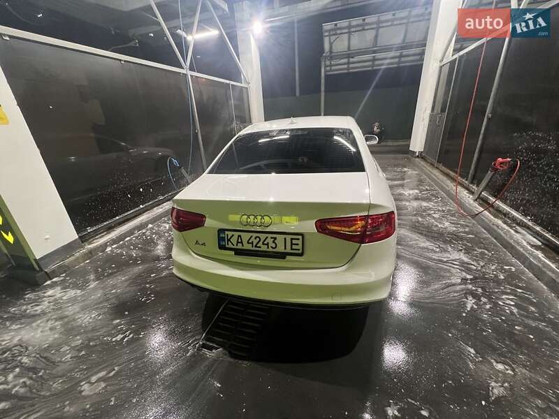 Седан Audi A4 2013 в Києві