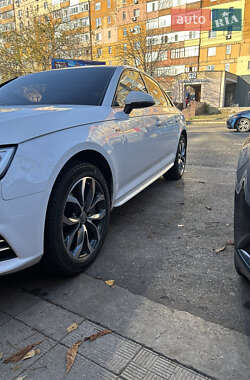 Седан Audi A4 2016 в 