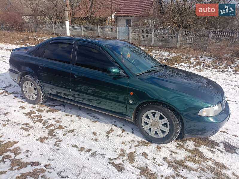 Седан Audi A4 1995 в Хмельницком