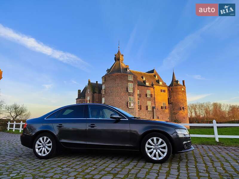 Седан Audi A4 2010 в Львові