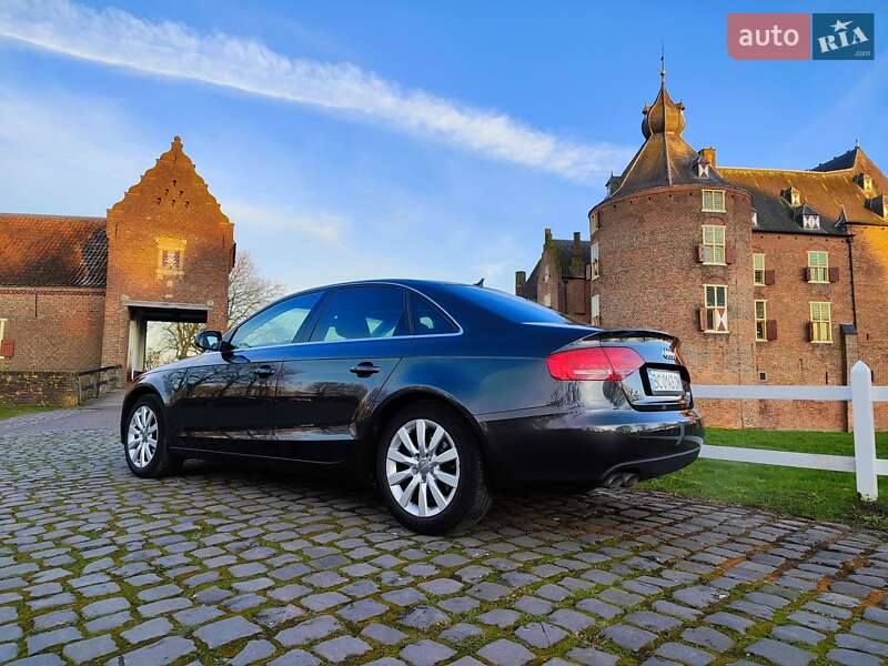 Седан Audi A4 2010 в Львові