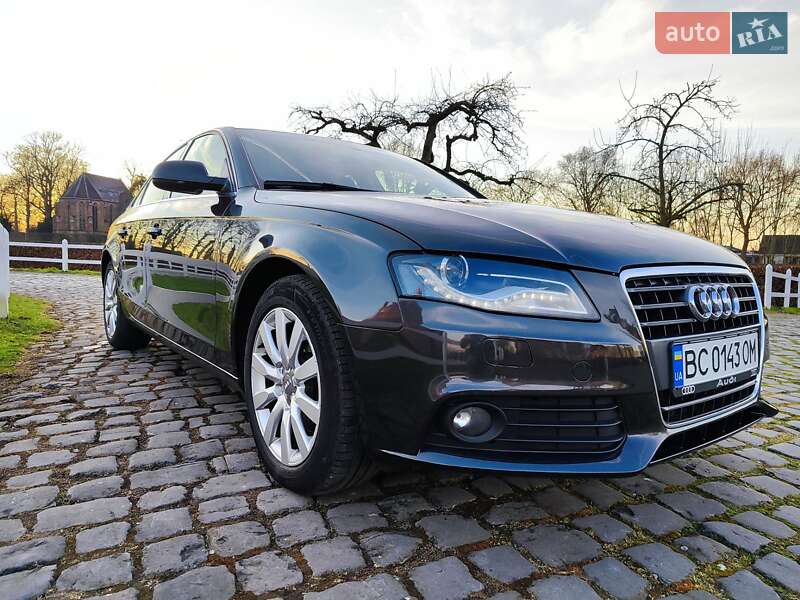 Седан Audi A4 2010 в Львові