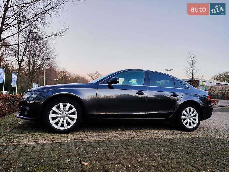Седан Audi A4 2010 в Львові