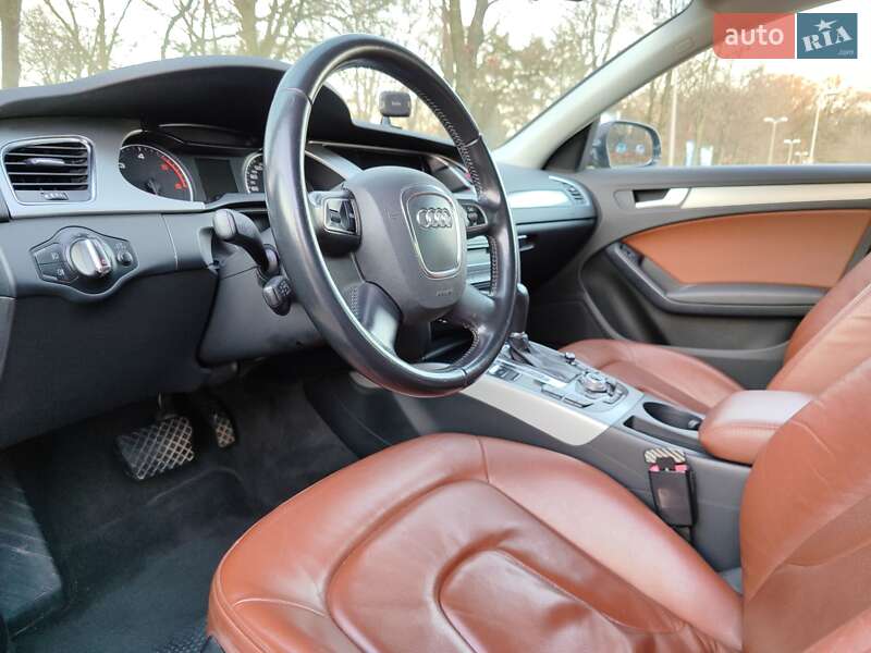 Седан Audi A4 2010 в Львові