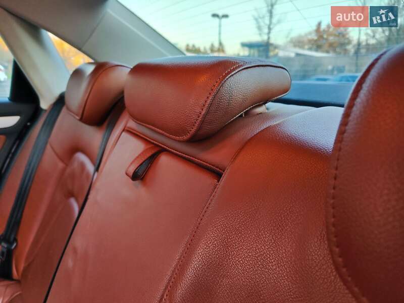 Седан Audi A4 2010 в Львові