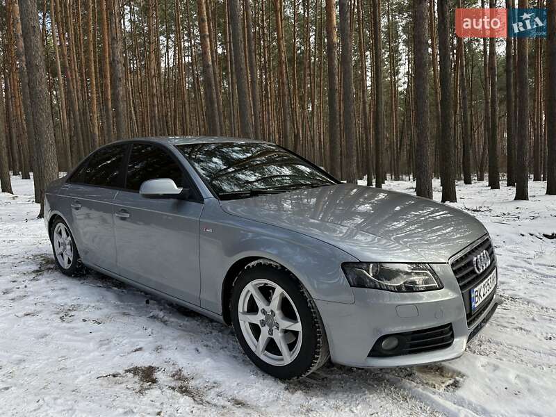 Седан Audi A4 2011 в Вишневом