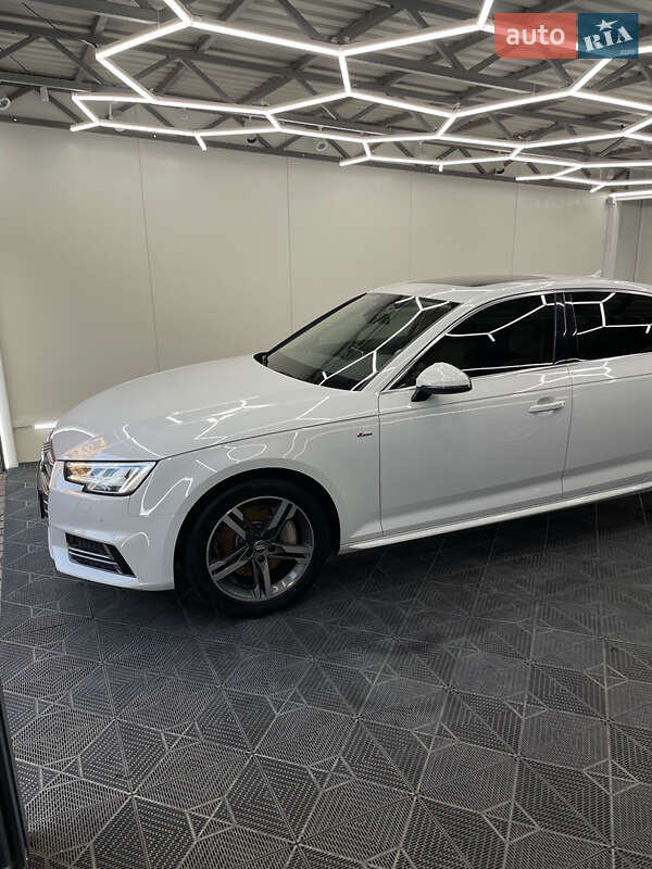 Седан Audi A4 2017 в Ужгороде