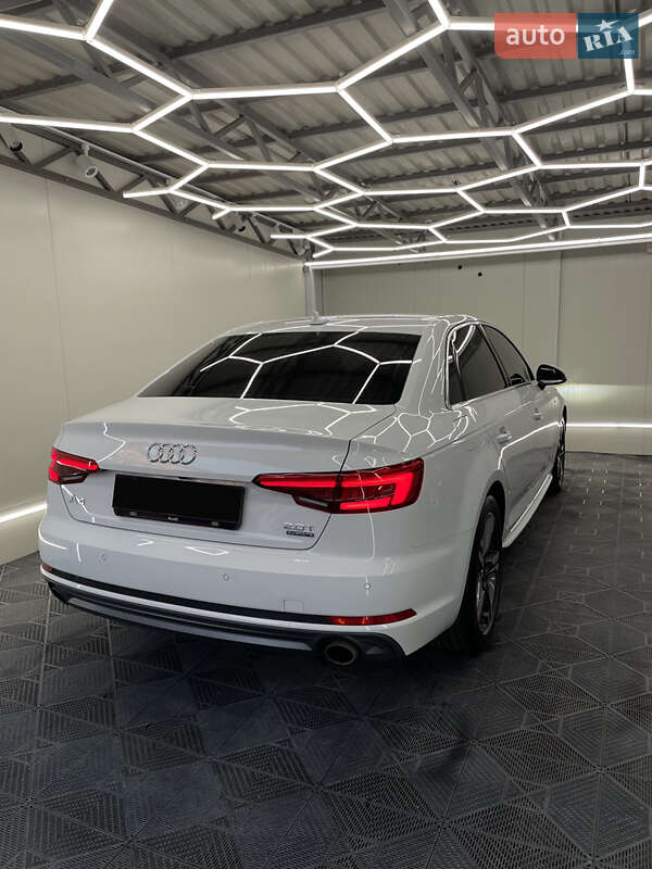 Седан Audi A4 2017 в Ужгороде