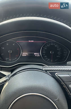 Седан Audi A4 2018 в 