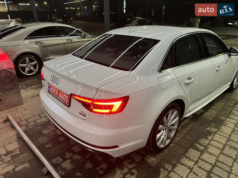 Седан Audi A4 2016 в Ужгороді