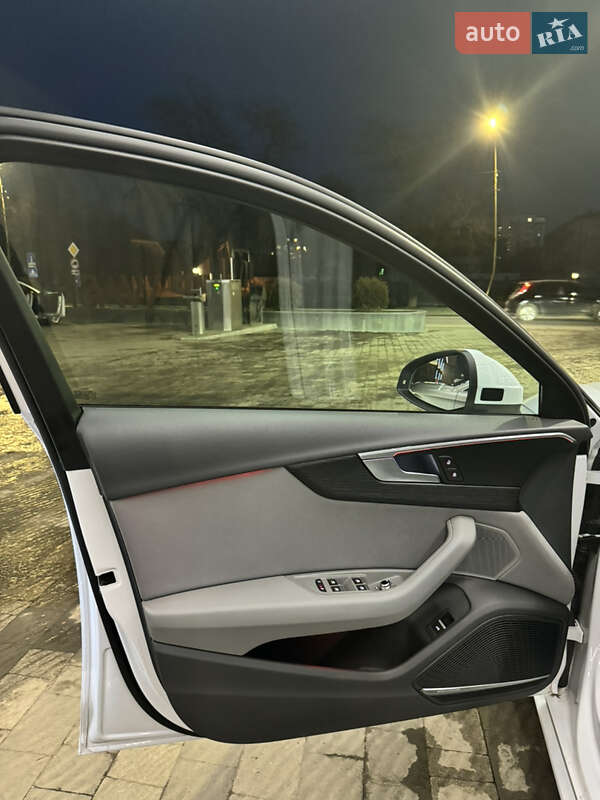 Седан Audi A4 2016 в Ужгороді