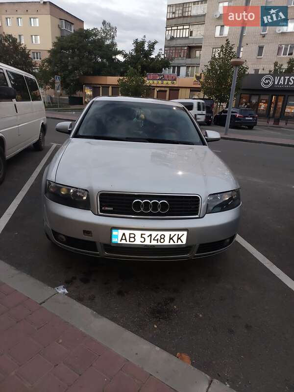 Седан Audi A4 2004 в Могилев-Подольске