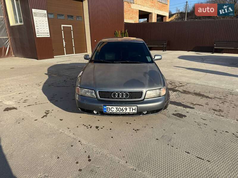 Седан Audi A4 1996 в Ходорове