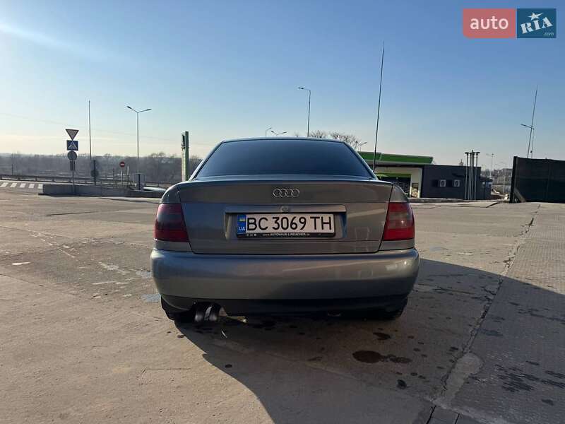 Седан Audi A4 1996 в Ходорове
