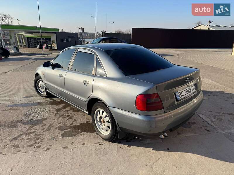 Седан Audi A4 1996 в Ходорове