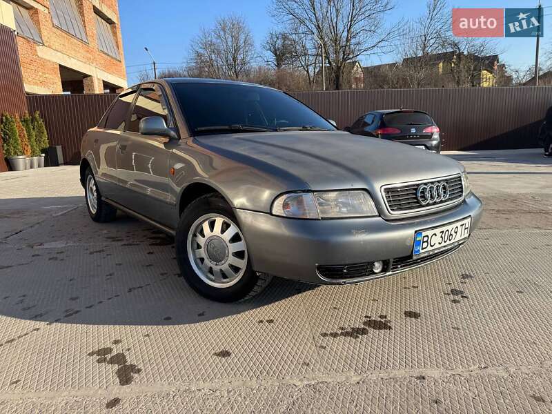 Седан Audi A4 1996 в Ходорове